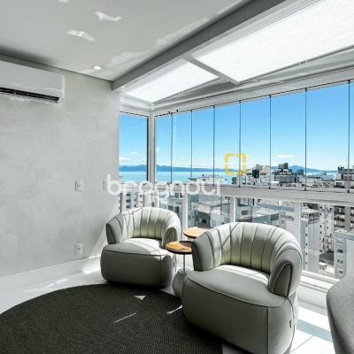 Cobertura com 244m², 4 quartos (sendo 3 suítes), 3 garagens, no bairro Agronômica em Florianópolis