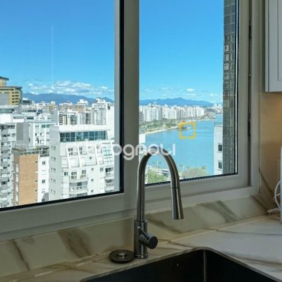Cobertura com 244m², 4 quartos (sendo 3 suítes), 3 garagens, no bairro Agronômica em Florianópolis