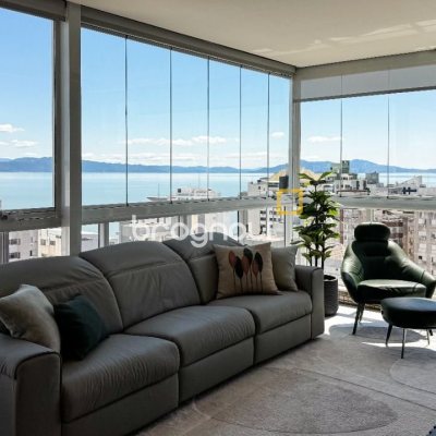 Cobertura com 244m², 4 quartos (sendo 3 suítes), 3 garagens, no bairro Agronômica em Florianópolis
