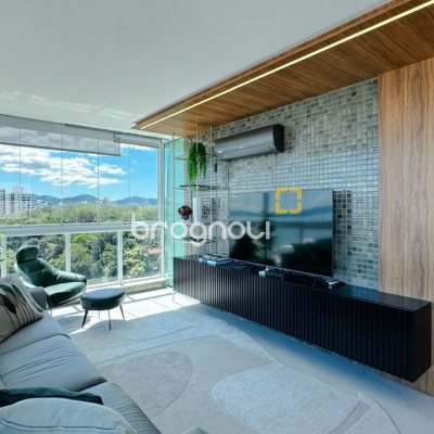 Cobertura com 244m², 4 quartos (sendo 3 suítes), 3 garagens, no bairro Agronômica em Florianópolis