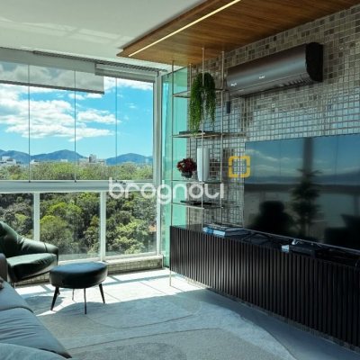 Cobertura com 244m², 4 quartos (sendo 3 suítes), 3 garagens, no bairro Agronômica em Florianópolis
