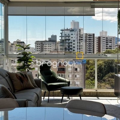 Cobertura com 244m², 4 quartos (sendo 3 suítes), 3 garagens, no bairro Agronômica em Florianópolis