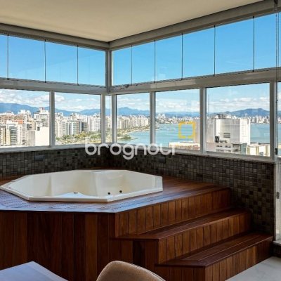 Cobertura com 244m², 4 quartos (sendo 3 suítes), 3 garagens, no bairro Agronômica em Florianópolis