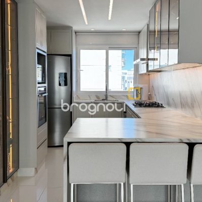 Cobertura com 244m², 4 quartos (sendo 3 suítes), 3 garagens, no bairro Agronômica em Florianópolis