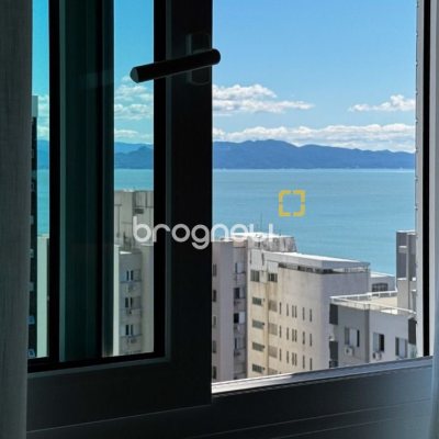 Cobertura com 244m², 4 quartos (sendo 3 suítes), 3 garagens, no bairro Agronômica em Florianópolis