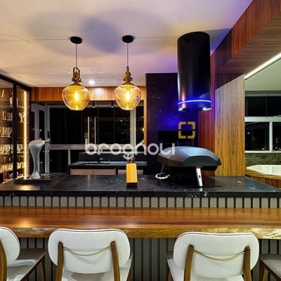 Cobertura com 244m², 4 quartos (sendo 3 suítes), 3 garagens, no bairro Agronômica em Florianópolis