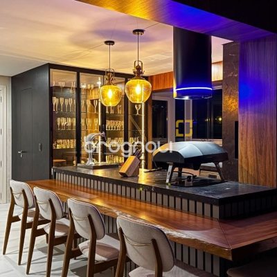 Cobertura com 244m², 4 quartos (sendo 3 suítes), 3 garagens, no bairro Agronômica em Florianópolis