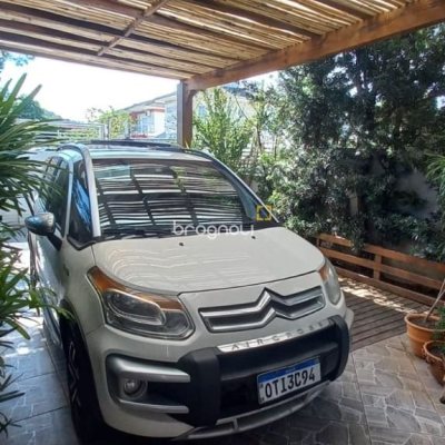Casa com 107m², 2 quartos (sendo 2 suítes), 2 garagens, no bairro Rio Vermelho em Florianópolis