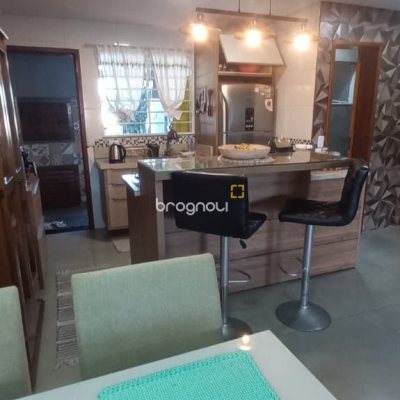 Casa com 107m², 2 quartos (sendo 2 suítes), 2 garagens, no bairro Rio Vermelho em Florianópolis