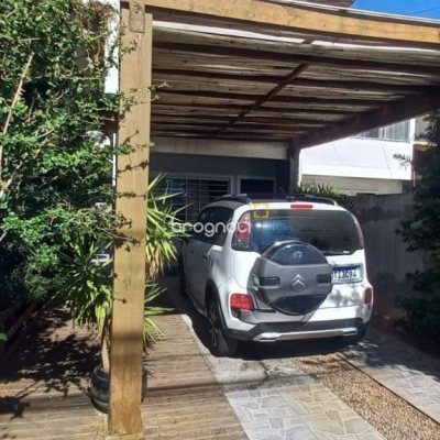 Casa com 107m², 2 quartos (sendo 2 suítes), 2 garagens, no bairro Rio Vermelho em Florianópolis