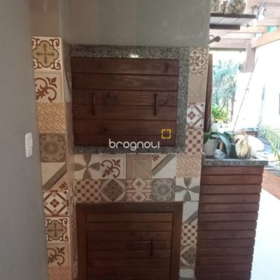 Casa com 107m², 2 quartos (sendo 2 suítes), 2 garagens, no bairro Rio Vermelho em Florianópolis