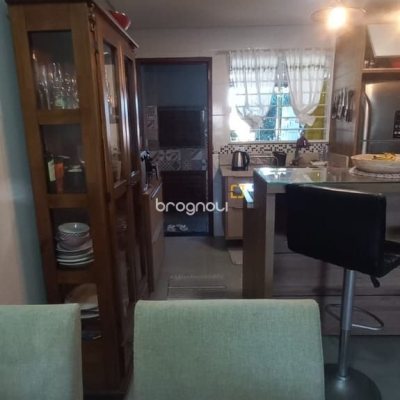 Casa com 107m², 2 quartos (sendo 2 suítes), 2 garagens, no bairro Rio Vermelho em Florianópolis