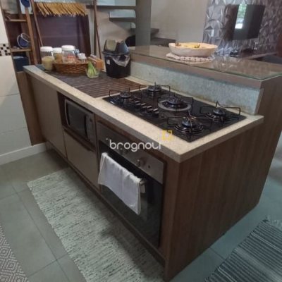 Casa com 107m², 2 quartos (sendo 2 suítes), 2 garagens, no bairro Rio Vermelho em Florianópolis