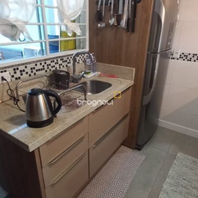 Casa com 107m², 2 quartos (sendo 2 suítes), 2 garagens, no bairro Rio Vermelho em Florianópolis