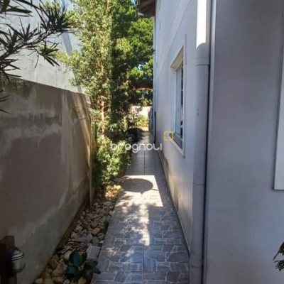 Casa com 107m², 2 quartos (sendo 2 suítes), 2 garagens, no bairro Rio Vermelho em Florianópolis