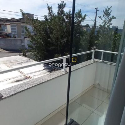 Casa com 107m², 2 quartos (sendo 2 suítes), 2 garagens, no bairro Rio Vermelho em Florianópolis