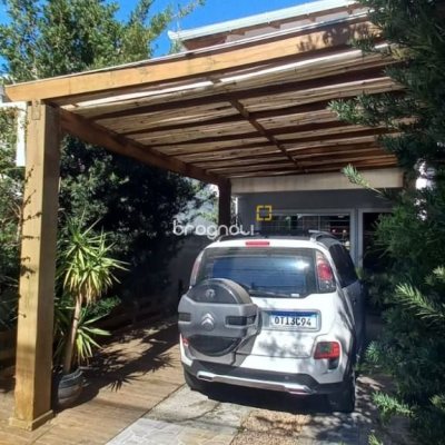 Casa com 107m², 2 quartos (sendo 2 suítes), 2 garagens, no bairro Rio Vermelho em Florianópolis