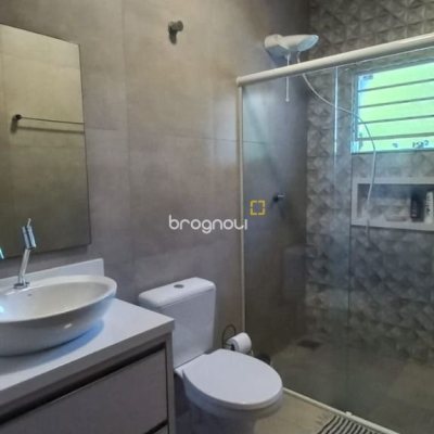 Casa com 107m², 2 quartos (sendo 2 suítes), 2 garagens, no bairro Rio Vermelho em Florianópolis