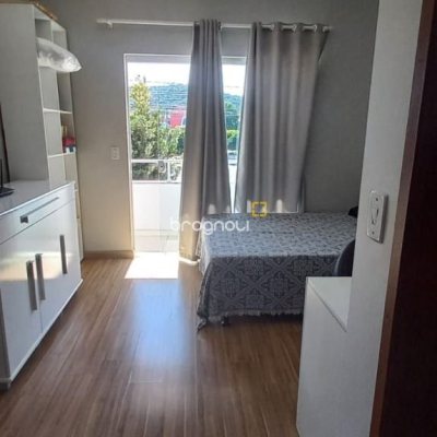 Casa com 107m², 2 quartos (sendo 2 suítes), 2 garagens, no bairro Rio Vermelho em Florianópolis