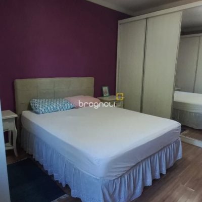 Casa com 107m², 2 quartos (sendo 2 suítes), 2 garagens, no bairro Rio Vermelho em Florianópolis