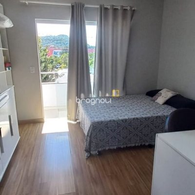 Casa com 107m², 2 quartos (sendo 2 suítes), 2 garagens, no bairro Rio Vermelho em Florianópolis