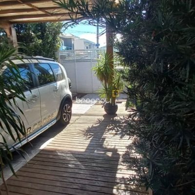 Casa com 107m², 2 quartos (sendo 2 suítes), 2 garagens, no bairro Rio Vermelho em Florianópolis