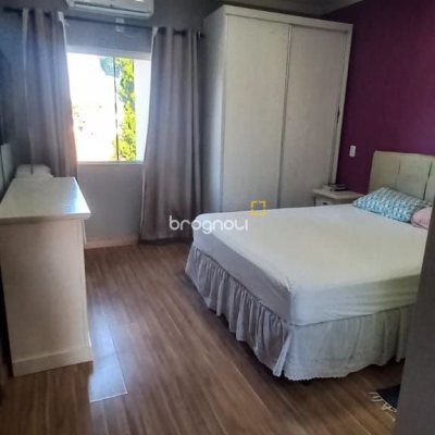 Casa com 107m², 2 quartos (sendo 2 suítes), 2 garagens, no bairro Rio Vermelho em Florianópolis