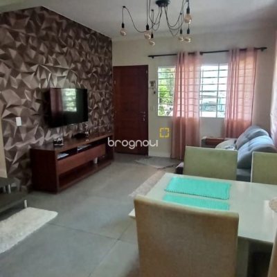 Casa com 107m², 2 quartos (sendo 2 suítes), 2 garagens, no bairro Rio Vermelho em Florianópolis