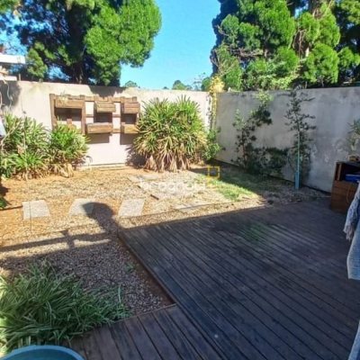 Casa com 107m², 2 quartos (sendo 2 suítes), 2 garagens, no bairro Rio Vermelho em Florianópolis