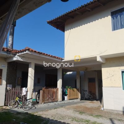 Pousada / Hotel com 222m², 8 quartos, 5 garagens, no bairro Vargem do Bom Jesus em Florianópolis