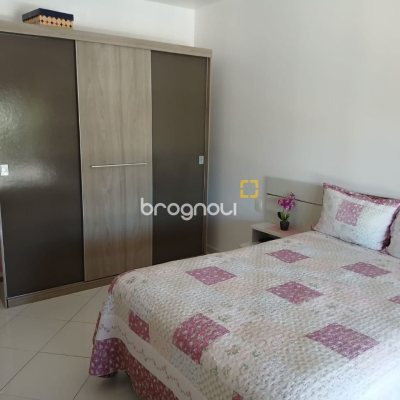 Casa com 192m², 3 quartos (sendo 1 suíte), 2 garagens, no bairro Forquilhinha em São José