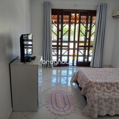 Casa com 192m², 3 quartos (sendo 1 suíte), 2 garagens, no bairro Forquilhinha em São José