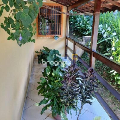 Casa com 192m², 3 quartos (sendo 1 suíte), 2 garagens, no bairro Forquilhinha em São José