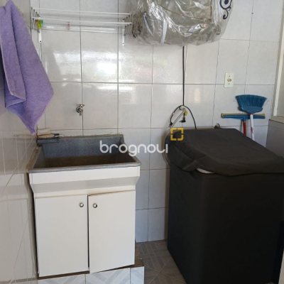 Casa com 192m², 3 quartos (sendo 1 suíte), 2 garagens, no bairro Forquilhinha em São José
