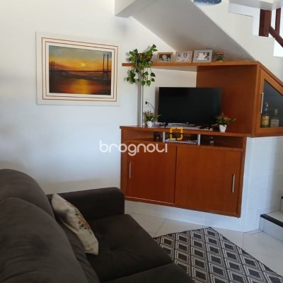 Casa com 192m², 3 quartos (sendo 1 suíte), 2 garagens, no bairro Forquilhinha em São José