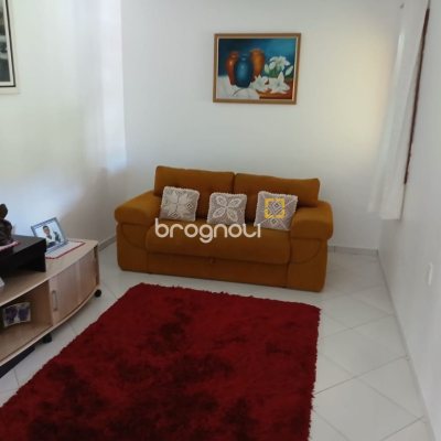 Casa com 192m², 3 quartos (sendo 1 suíte), 2 garagens, no bairro Forquilhinha em São José