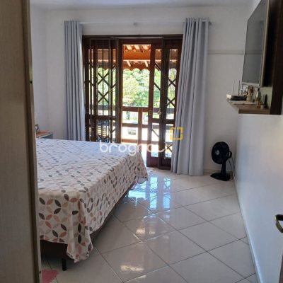 Casa com 192m², 3 quartos (sendo 1 suíte), 2 garagens, no bairro Forquilhinha em São José
