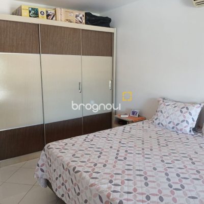 Casa com 192m², 3 quartos (sendo 1 suíte), 2 garagens, no bairro Forquilhinha em São José