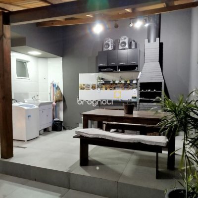 Casa com 114m², 3 quartos (sendo 1 suíte), 1 garagem, no bairro Campeche em Florianópolis