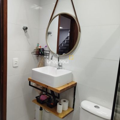 Casa com 114m², 3 quartos (sendo 1 suíte), 1 garagem, no bairro Campeche em Florianópolis
