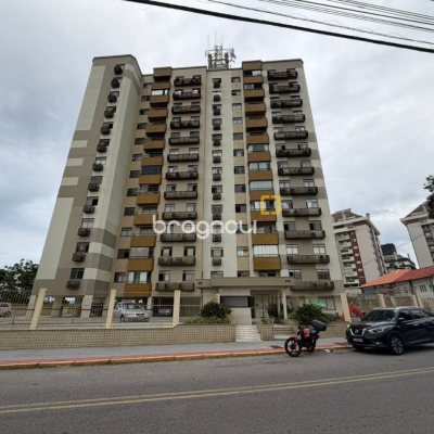 Apartamento com 83m², 3 quartos (sendo 1 suíte), 1 garagem, no bairro Estreito em Florianópolis