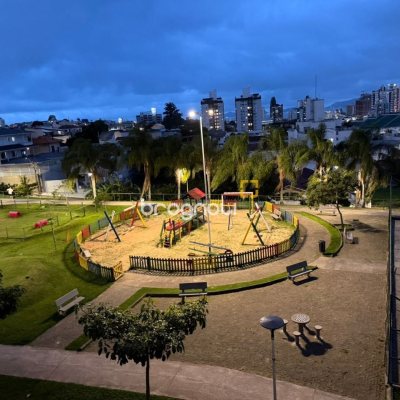 Apartamento com 83m², 3 quartos (sendo 1 suíte), 1 garagem, no bairro Estreito em Florianópolis