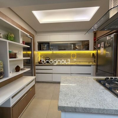 Apartamento com 83m², 3 quartos (sendo 1 suíte), 1 garagem, no bairro Estreito em Florianópolis