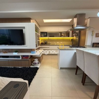 Apartamento com 83m², 3 quartos (sendo 1 suíte), 1 garagem, no bairro Estreito em Florianópolis