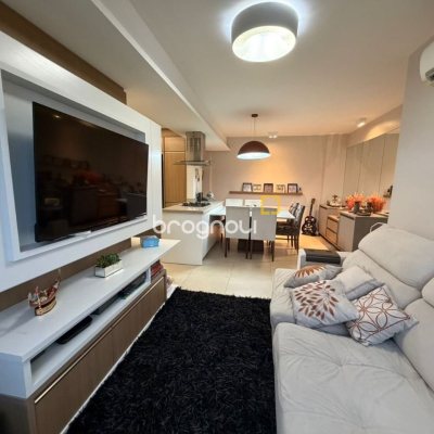 Apartamento com 83m², 3 quartos (sendo 1 suíte), 1 garagem, no bairro Estreito em Florianópolis