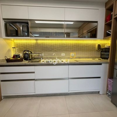Apartamento com 83m², 3 quartos (sendo 1 suíte), 1 garagem, no bairro Estreito em Florianópolis