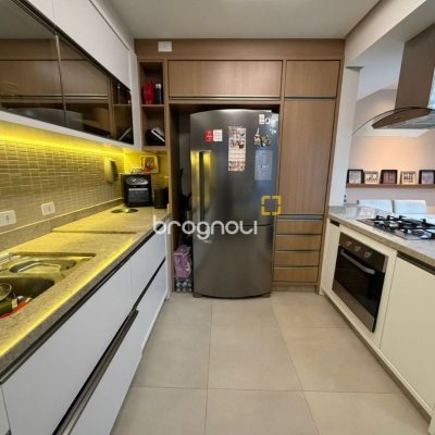Apartamento com 83m², 3 quartos (sendo 1 suíte), 1 garagem, no bairro Estreito em Florianópolis