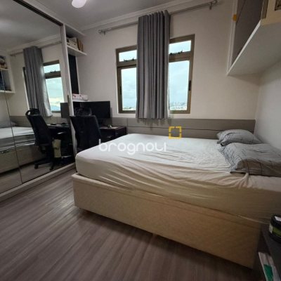 Apartamento com 83m², 3 quartos (sendo 1 suíte), 1 garagem, no bairro Estreito em Florianópolis