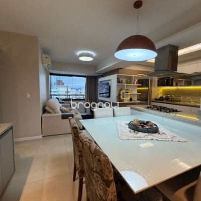 Apartamento com 83m², 3 quartos (sendo 1 suíte), 1 garagem, no bairro Estreito em Florianópolis