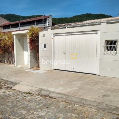 Casa com 170m², 3 quartos (sendo 1 suíte), 2 garagens, no bairro Itacorubi em Florianópolis